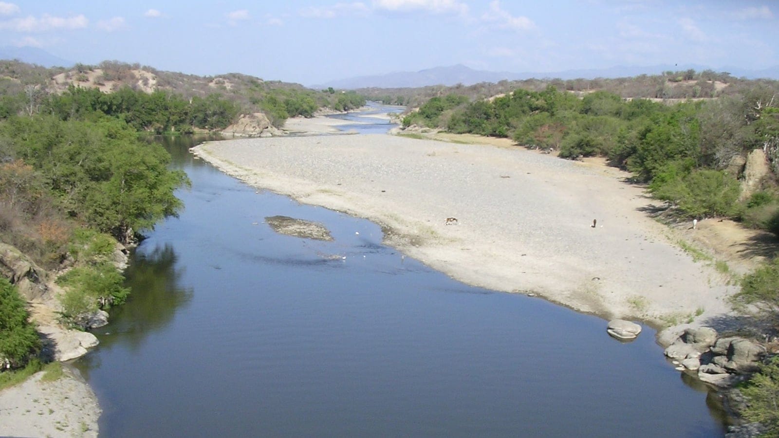 Dry season gravel bars and thorny bank scrub along the Motagua River, Zacapa, Guatemala.