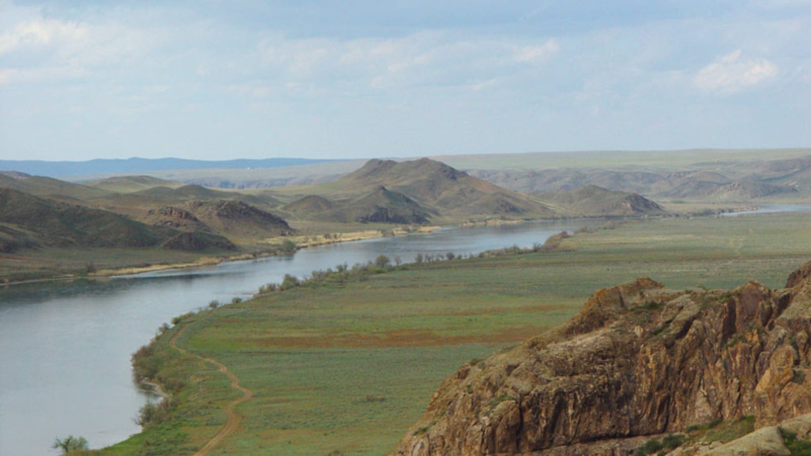 Ili River corridor with sparse riparian vegetation in the Central Asian riparian woodlands.